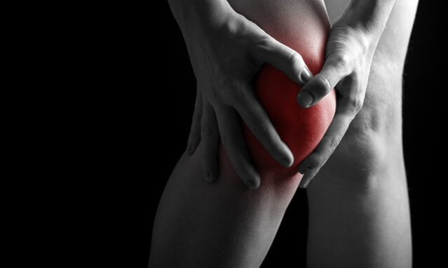 膝の痛みの原因と対策と治療